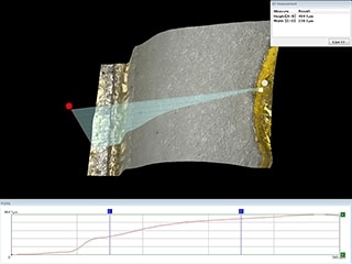 Ispezione dell'aspetto della superficie del componente di un pacemaker e della parete laterale di un foro (500x)